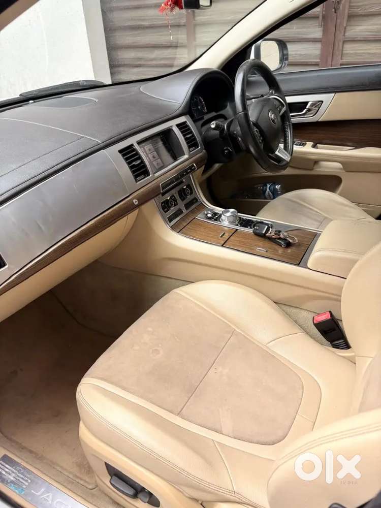Jaguar Xf 2015 Diesel 65000 Km Driven