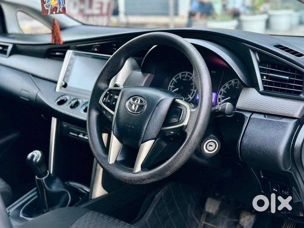 Toyota Innova Crysta 2.7 Gx Mt, 2023, Petrol