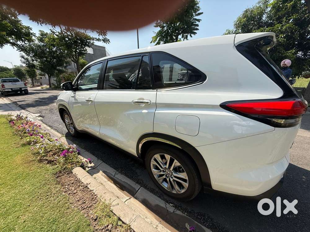 Toyota Innova Hycross 2.0 Zx (o) Hybrid 7 Str, 2023, Electric