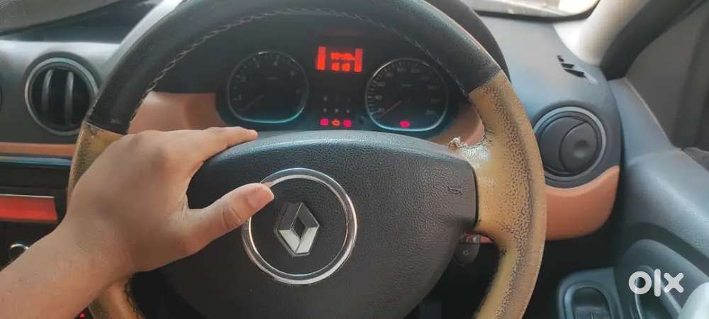 Renault Duster 2014.big Black Alloy Tire.  Dl Number