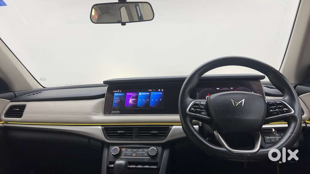 Mahindra Xuv700 2.0 Ax 5 Petrol At Str, 2022, Petrol