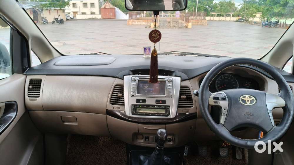 Toyota Innova 2.5 Z Diesel 7 Seater Bs Iv, 2015, Diesel