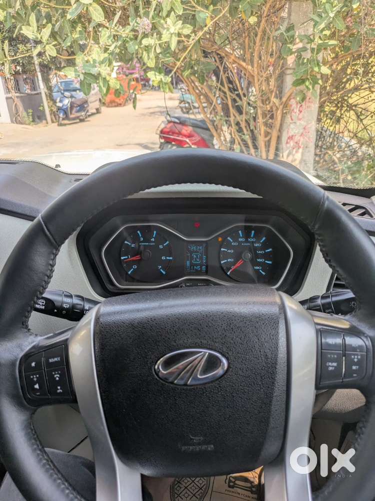 Mahindra Scorpio S11