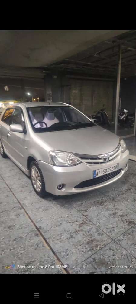 Toyota Etios 2011 Petrol 85000 Km Driven