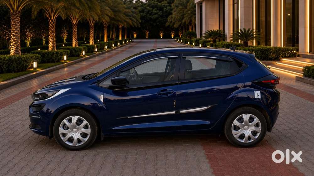 Tata Altroz Xm(s) Petrol – Nov 2023  35,000 Km  1st Owner  ₹7,00,00