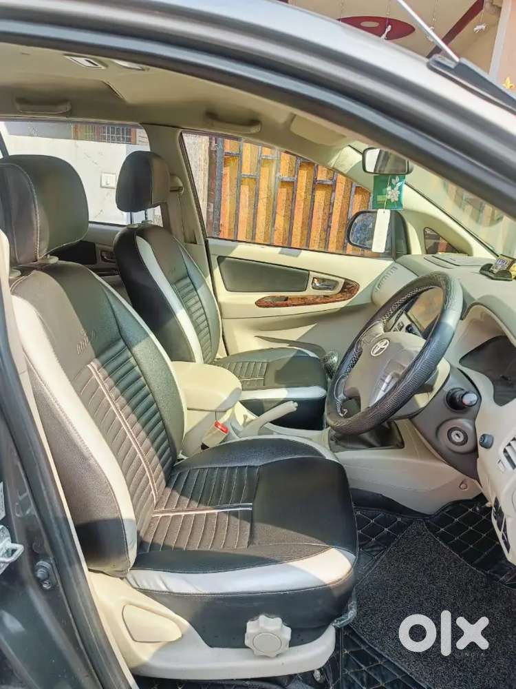 Good Condition Car  Tap Modal Innova 2014