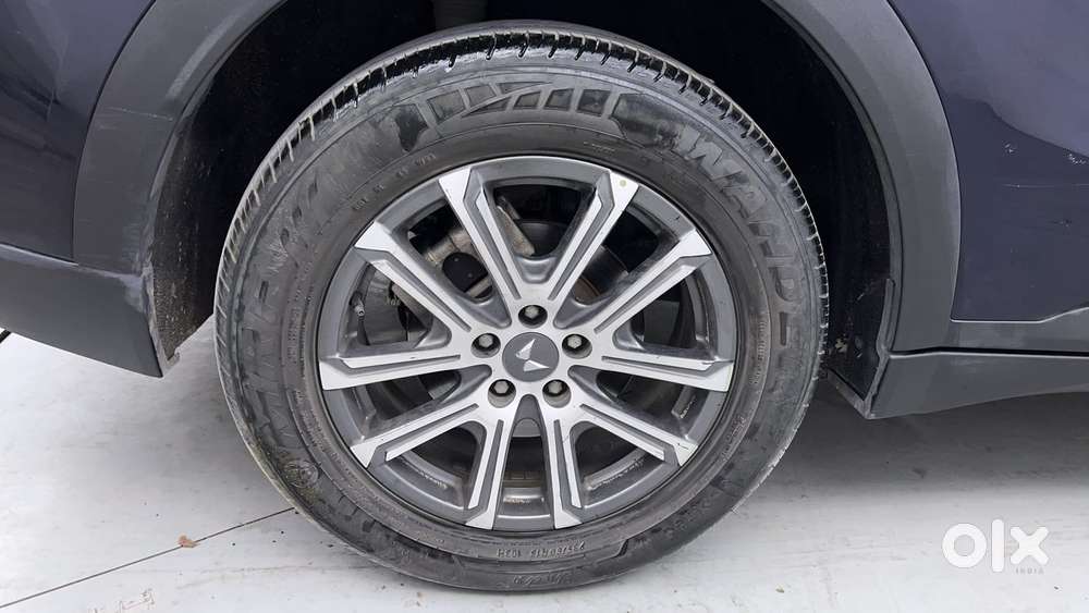 Mahindra Xuv700 2.0 Ax 7 Petrol At Luxury Pack Str, 2021, Petrol