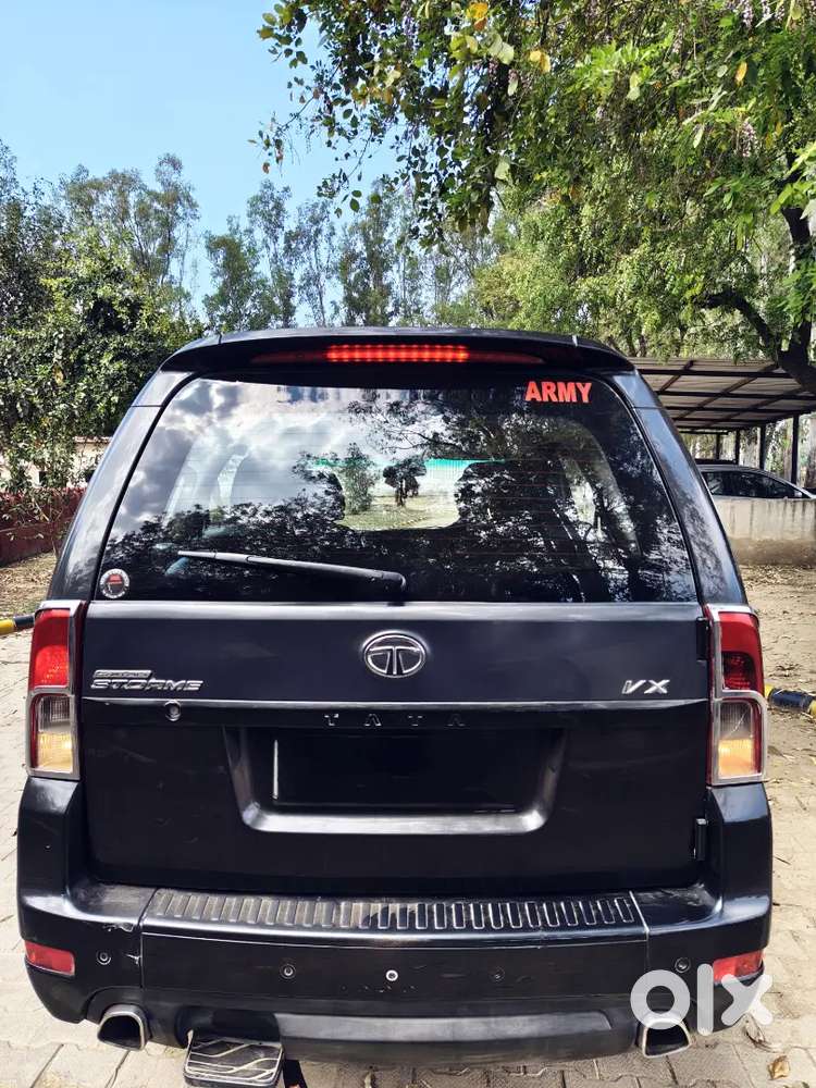 Tata Safari Storme 2015