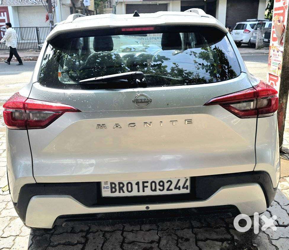 Nissan Magnite 1.0 Xv Premium, 2022, Petrol