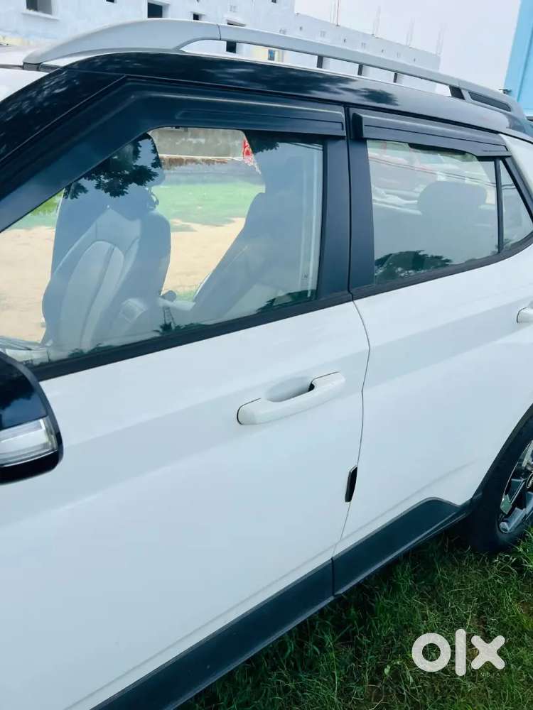 Hyundai Venue 2021 Manual Petrol 40000 Km