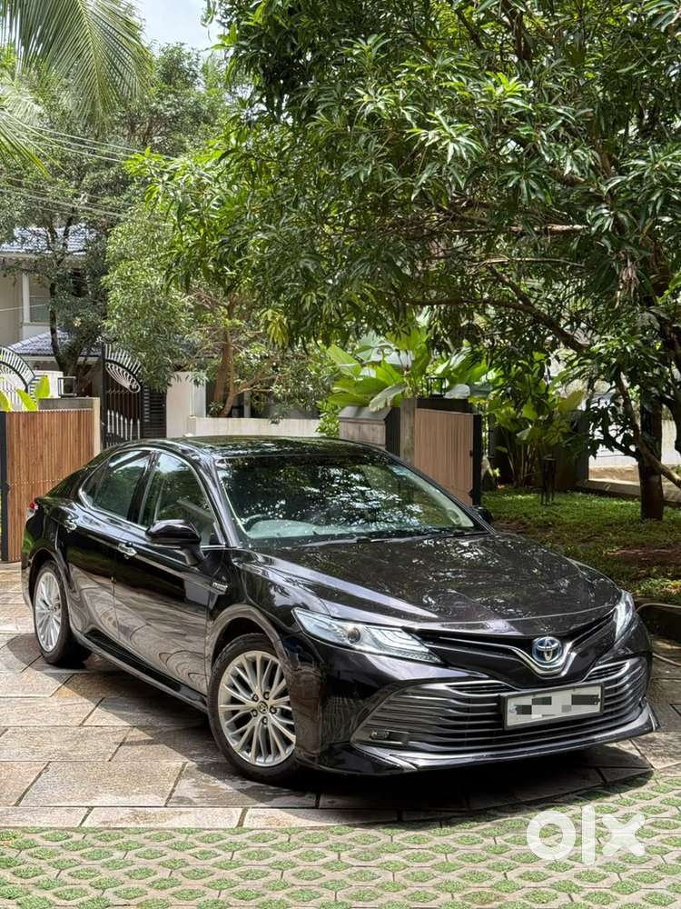 Toyota Camry 2020 Hybrid Well Maintained