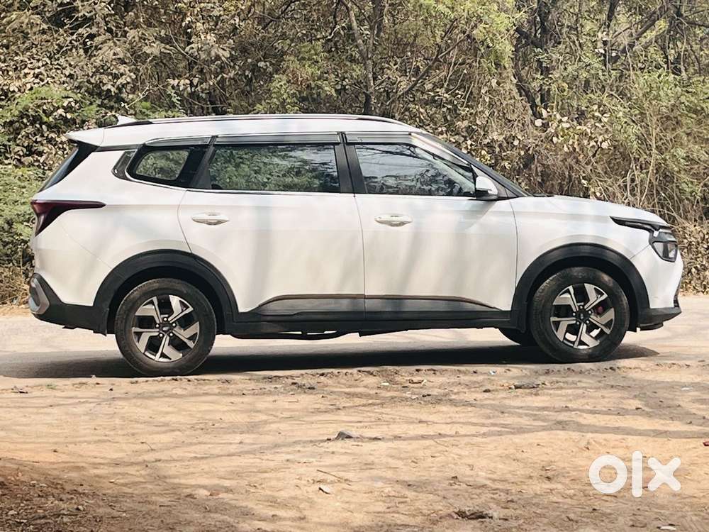 Kia Carens, 2023, Petrol