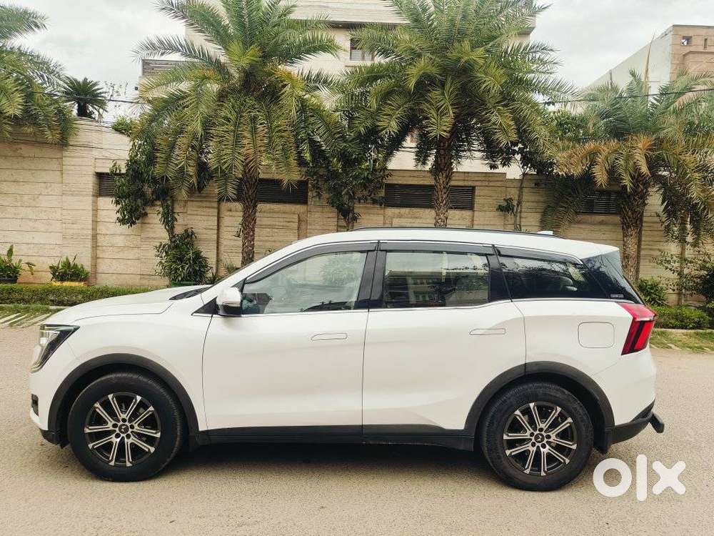 Mahindra Xuv700 2.0 Ax 7 Petrol Mt Str, 2021, Petrol