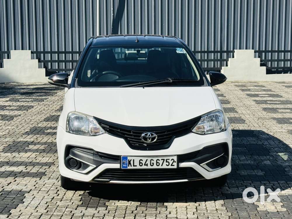 Toyota Etios Liva V Dual Tone, 2018, Petrol
