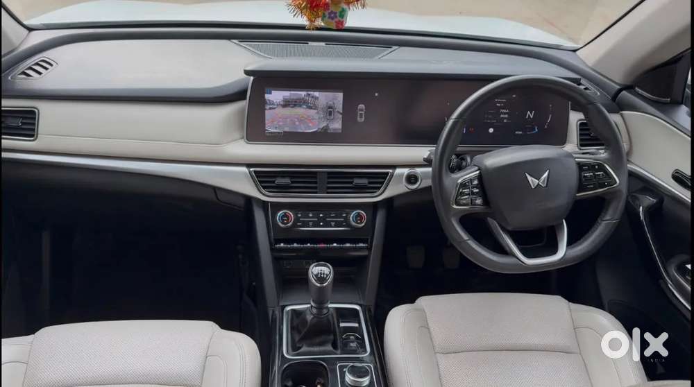 Mahindra Xuv700 2.2 Ax 7 Diesel Mt Luxury Pack Str, 2025, Diesel
