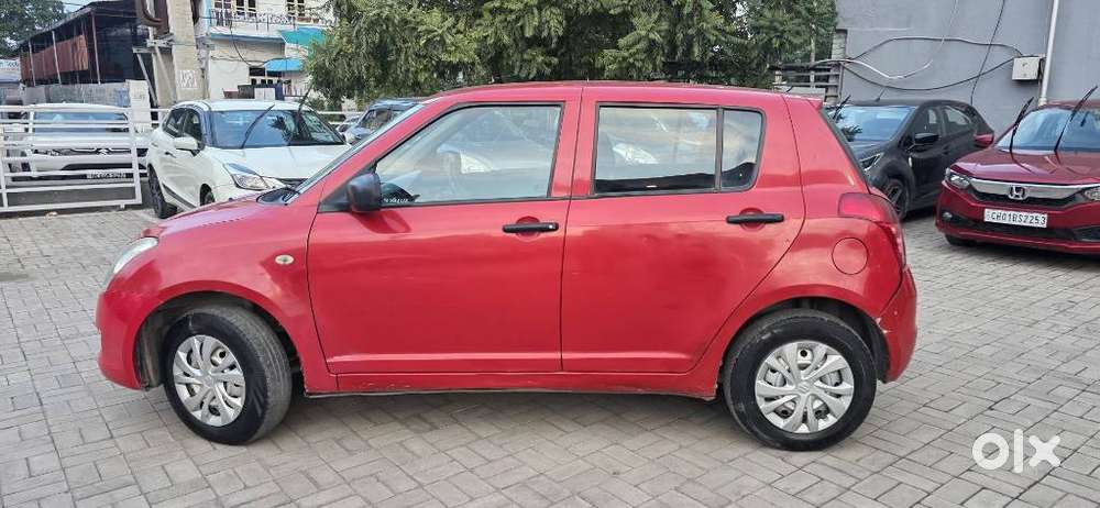 Maruti Suzuki Swift Lxi Bsiv, 2010, Petrol