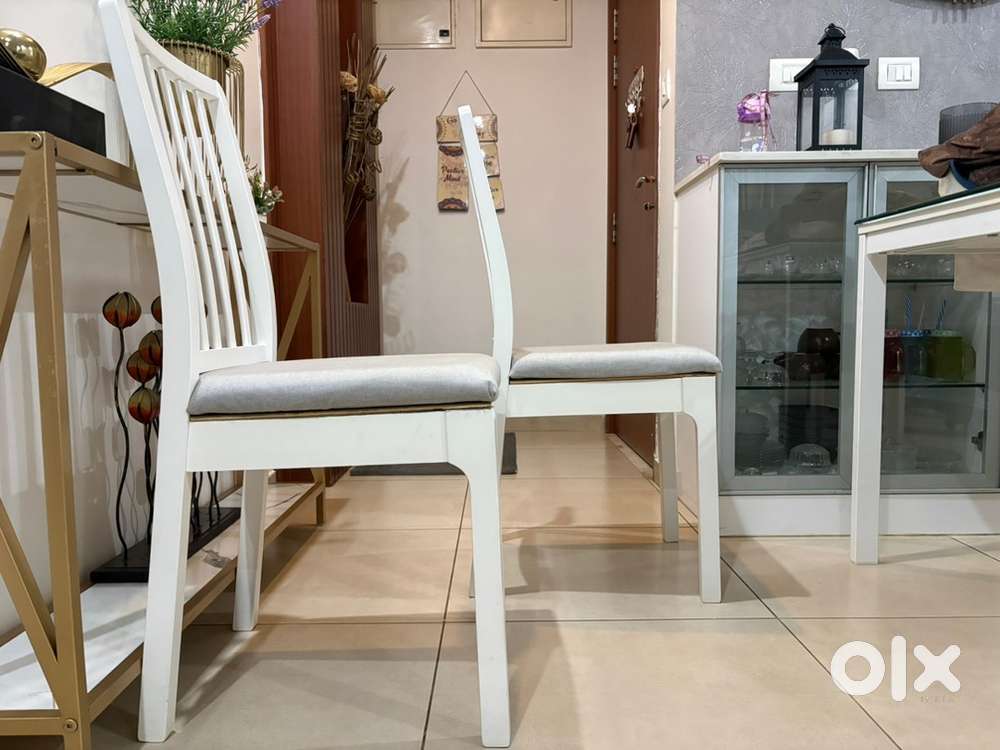 Two chairs an one stool