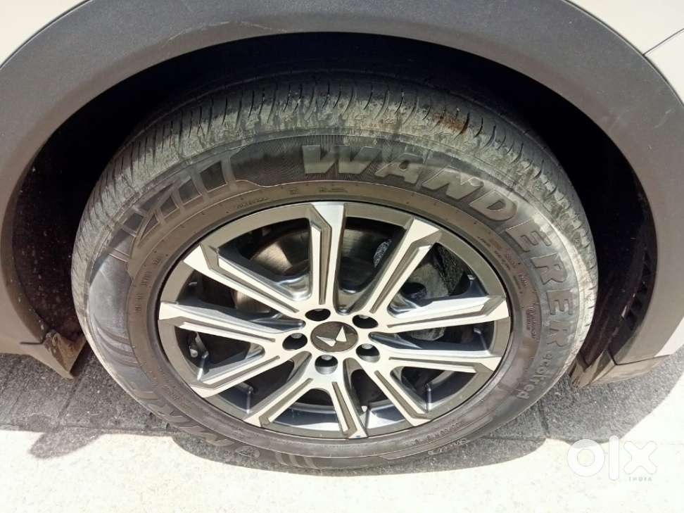 Mahindra Xuv700 2.2 Ax 7 Diesel At Luxury Pack Str, 2025, Diesel
