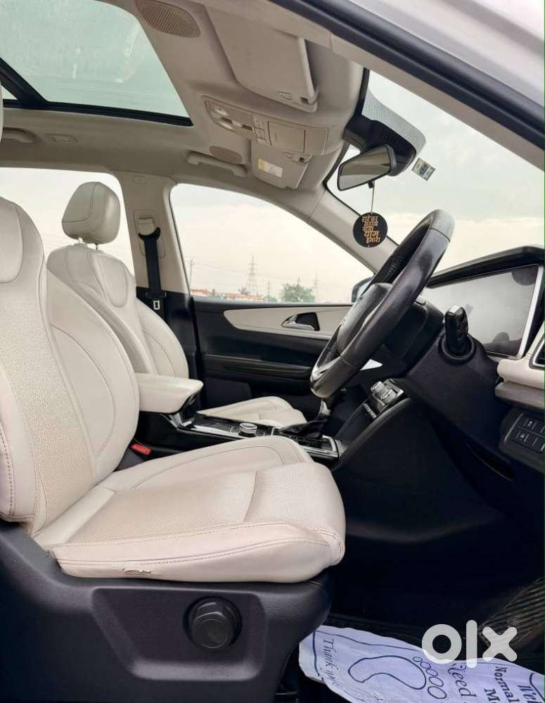 Mahindra Xuv700 2.2 Ax 7 Diesel At Luxury Pack Str Awd, 2021, Diesel