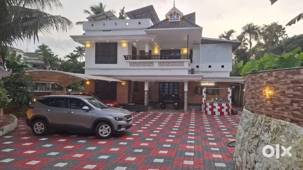 Perumbavoor -Vallam 11 Cent 2300 Sqft House for sale