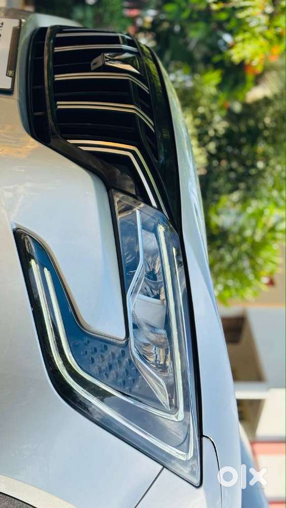 Mahindra Xuv700 2.0 Ax 7 Petrol At Str, 2022, Petrol