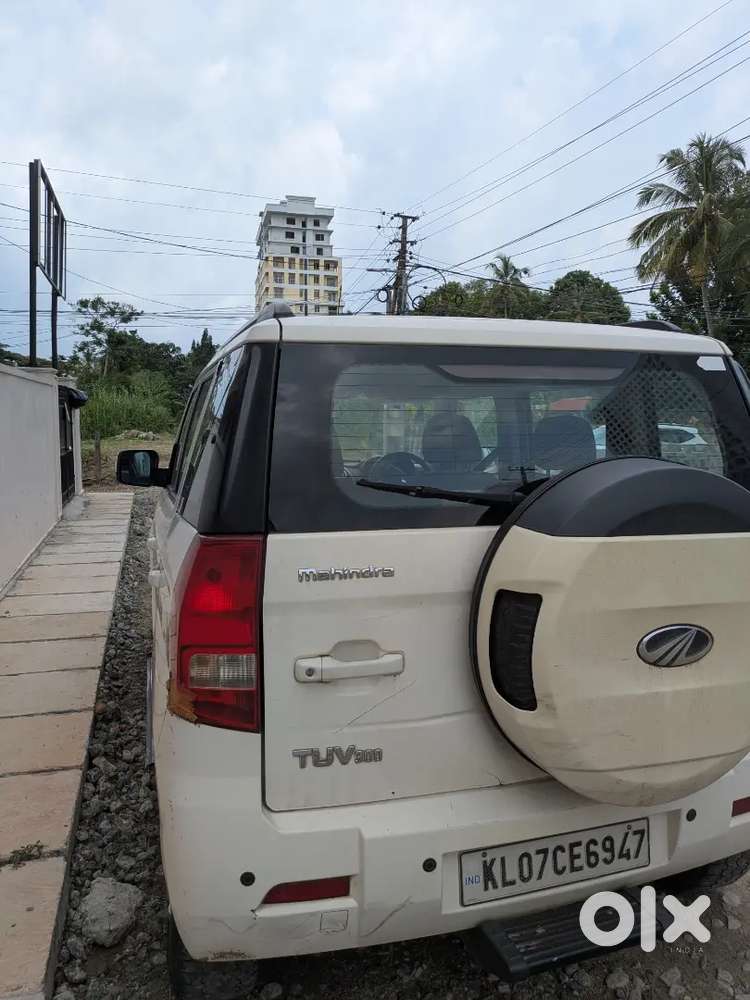 Mahindra Tuv 300 2015 Diesel Well Maintained