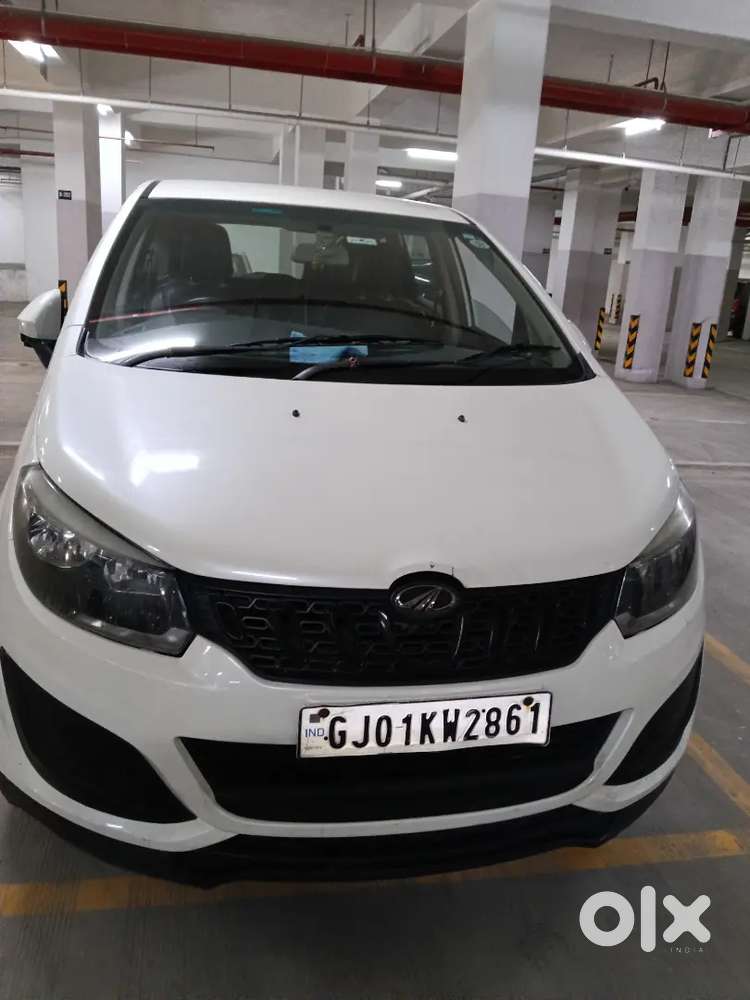 Mahindra 8 Seater Car