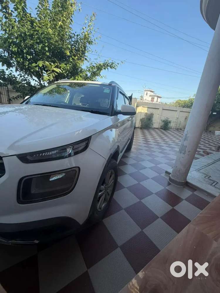 Hyundai Venue 2021 Petrol 39000 Km Driven
