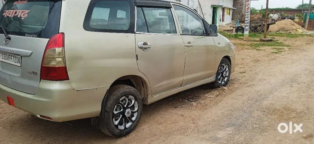 Toyota Innova 2012