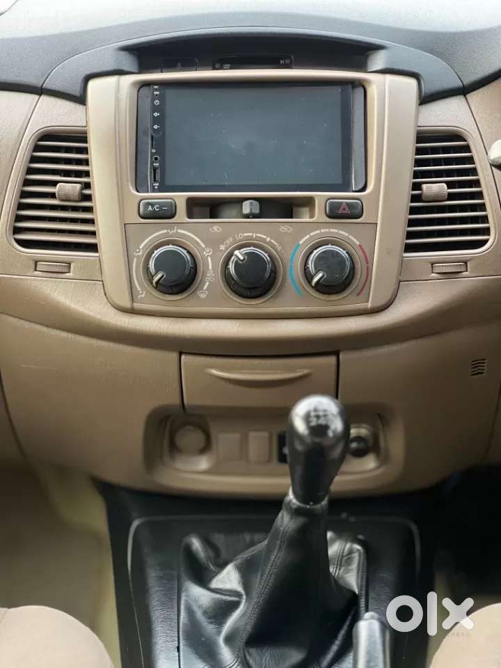 Toyota Innova 2.5 G (diesel) 8 Seater Bs Iv, 2015, Diesel