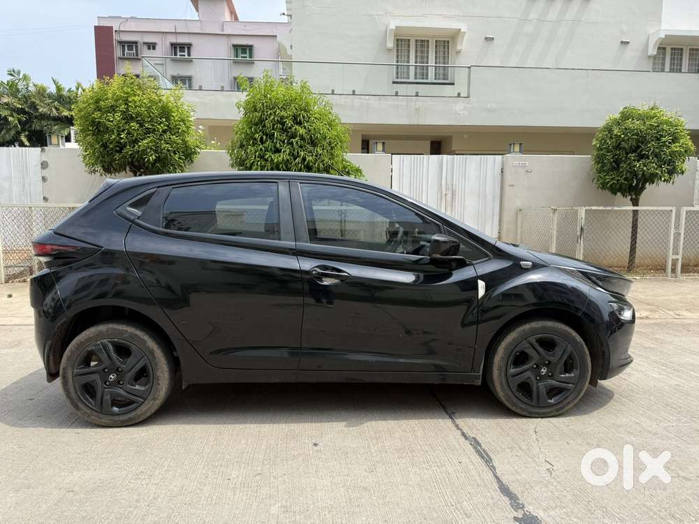 Tata Altroz 1.2 Xta Petrol Dct, 2023, Petrol