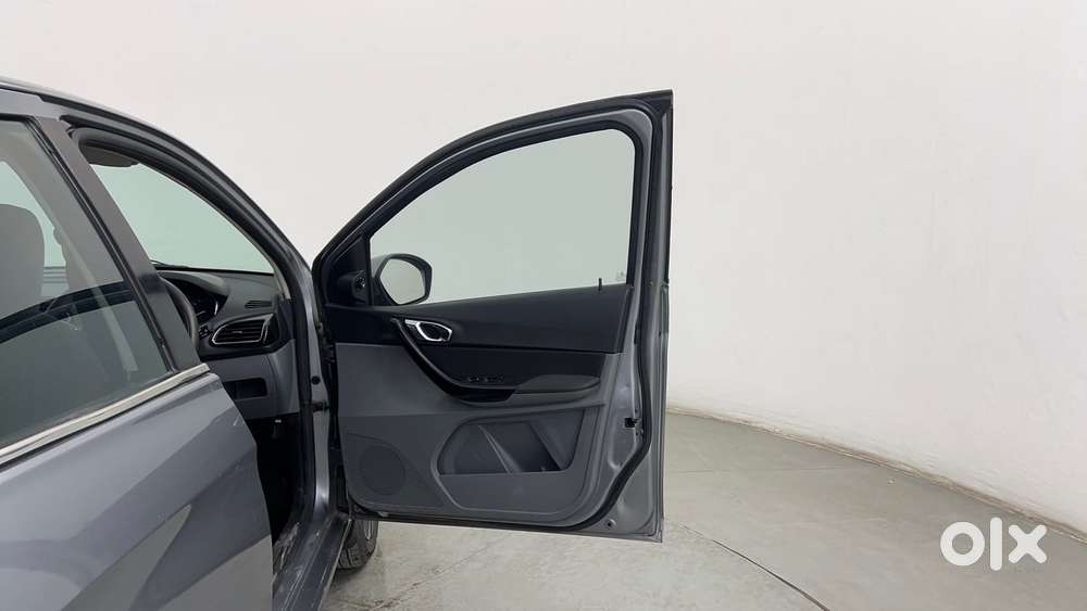Tata Tigor Xza, 2018, Petrol