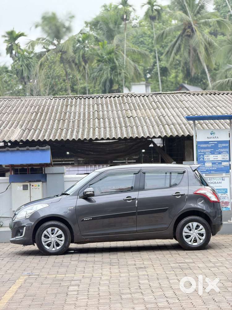 Maruti Suzuki Swift Vxi Ags, 2017, Petrol