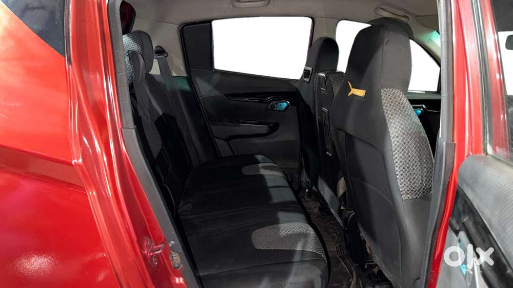 Mahindra Kuv 100 Mfalcon G80 K8 Dual Tone, 2017, Petrol