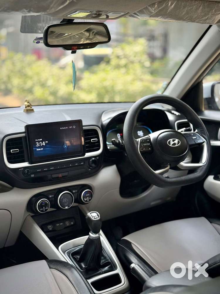 Hyundai Venue Sx Dual Tone, 2022, Cng & Hybrids