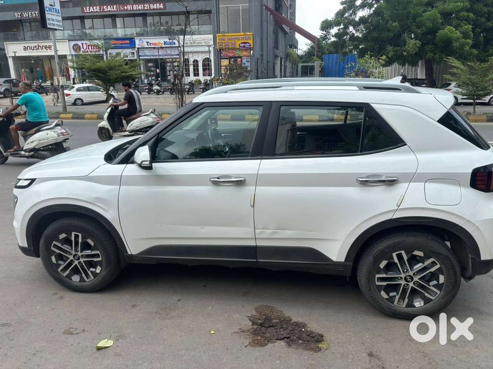 Hyundai Venue 2024 Petrol Turbo Automatic  19000 Km Driven