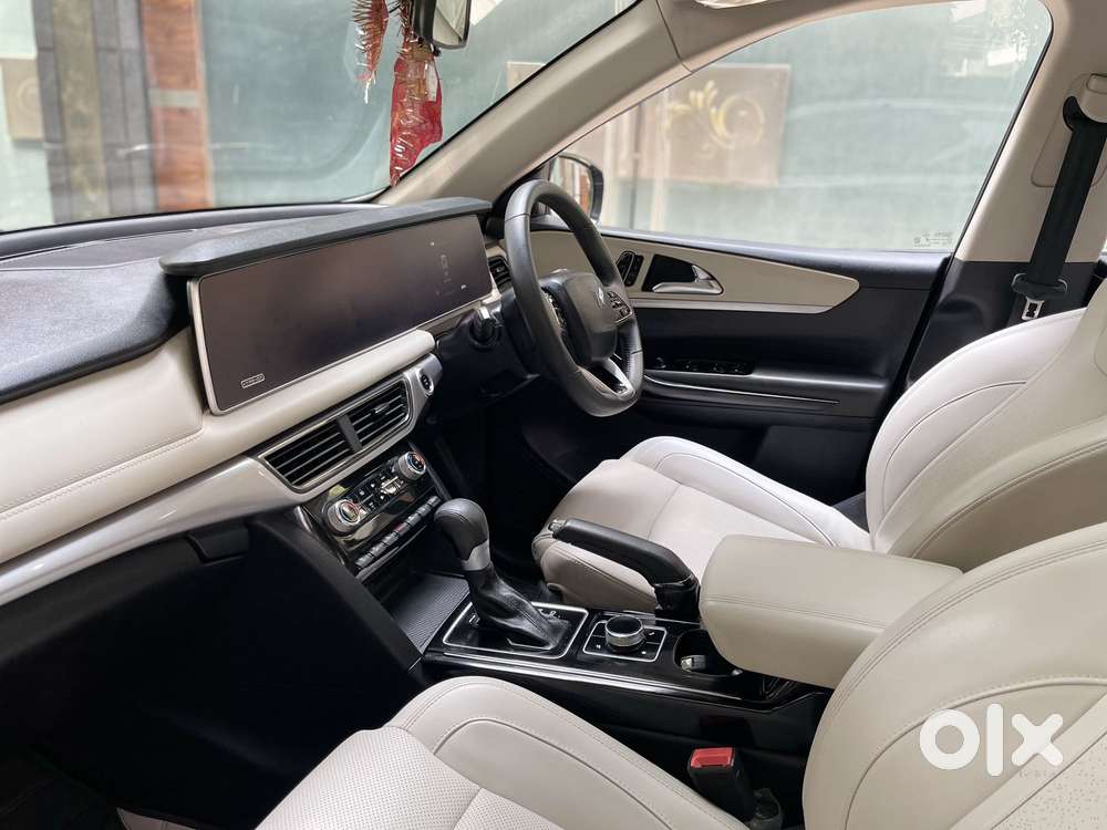 Mahindra Xuv700 2.2 Ax 7 Diesel At Str, 2024, Diesel