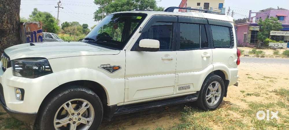 Mahindra Scorpio S10
