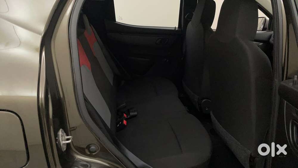 Renault Kwid 2019-ongoing 1.0 Rxt Amt (o), 2017, Petrol