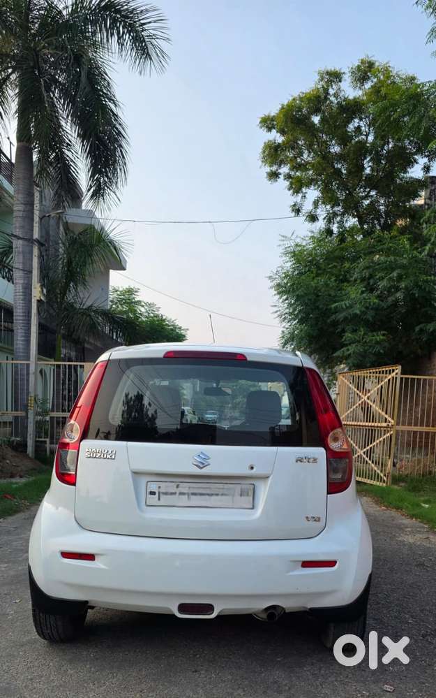 Maruti Suzuki Ritz Lxi, 2011, Petrol