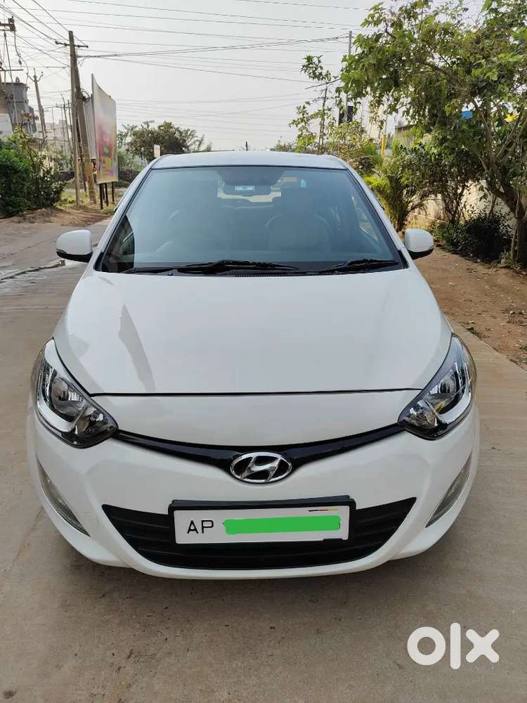 Hyundai I20 2013 Diesel 105000 Km Driven Well Maintained.