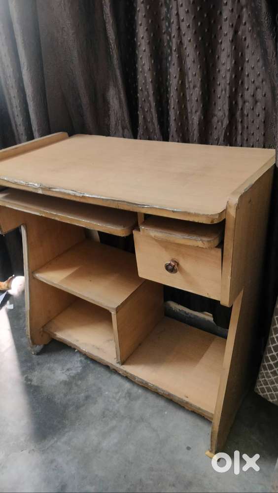 Computer Table - Buy & Sell Used Furniture in India | OLX