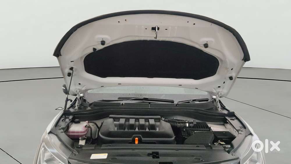 Mahindra Xuv700 2.0 Mx Petrol Mt 5 Str, 2022, Petrol