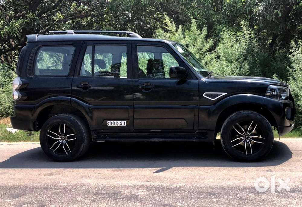 Mahindra Scorpio S10