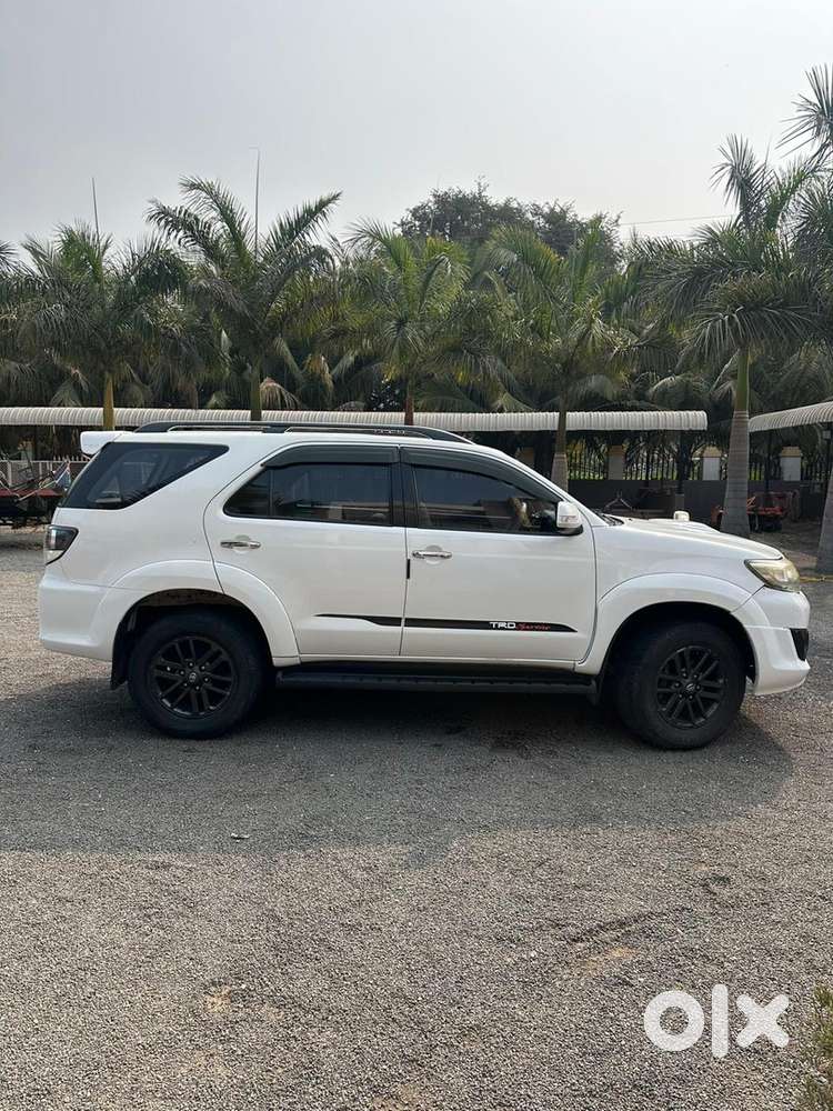 Toyota Fortuner 2015 Diesel 142000 Km Driven