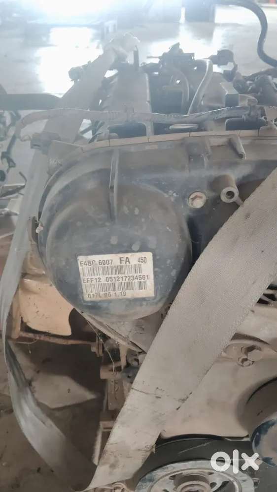 फोर्ड स्पेयर इंजन पेट्रोल में बेचना है पूरा सेट है ईसीएस के साथ