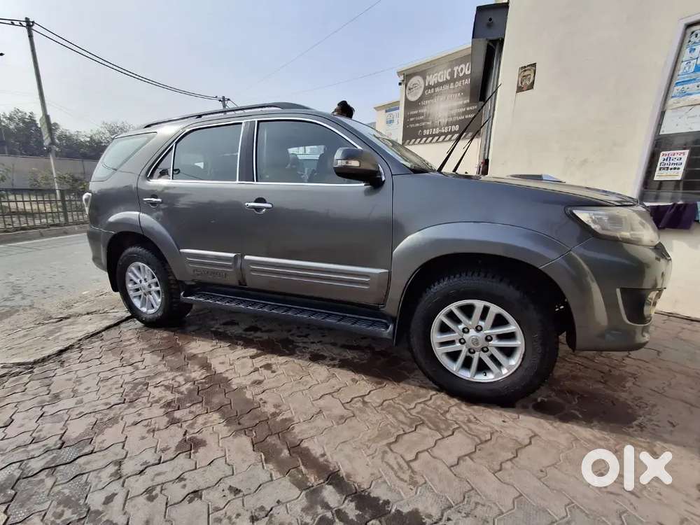 Toyota Serviced Maintain Brand Showroom Condition Fortuner New Tyres..