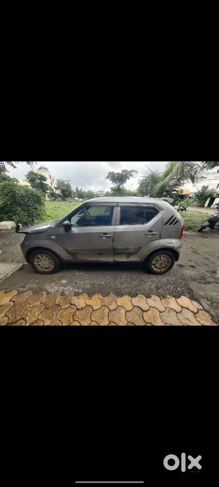 Maruti Ignis One Hand Use