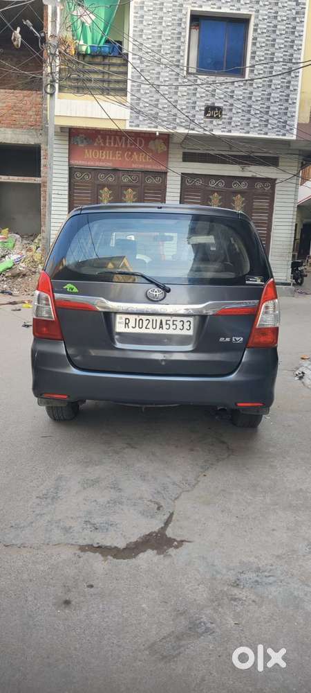 Toyota Innova 2.5v Diesel 2015  8 Seater  Excellent Condition