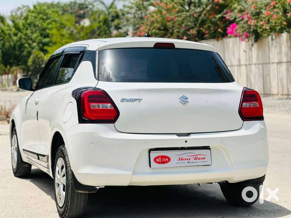 Maruti Suzuki Swift Vxi + Manual, 2022, Petrol